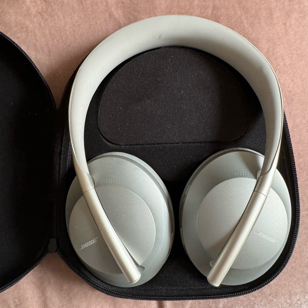 Nose 700 noise cancelling wireless headphones